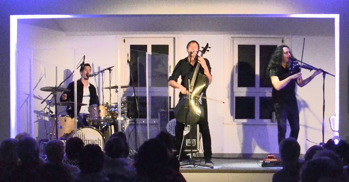Live-Foto der Band Stilbruch auf der Kleinkunstbühne Geismar
