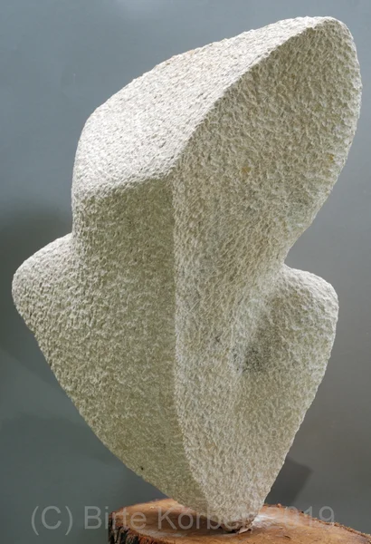 Figur 1 - Weiblich; Thüster Kalkstein