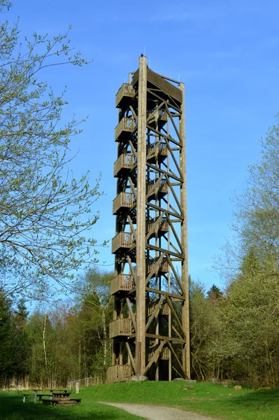 Ein Holzturm