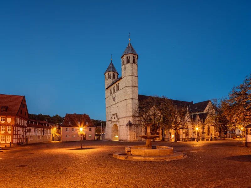 Außenaufnahme bei Nacht Bad Gandersheim Stiftskirche