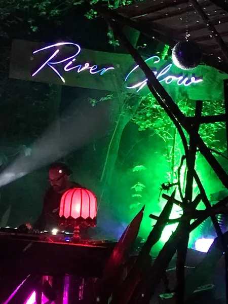 River Glow gruen