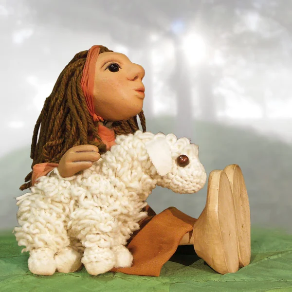 Maren und eine Schaf aus "Die Regentrude"