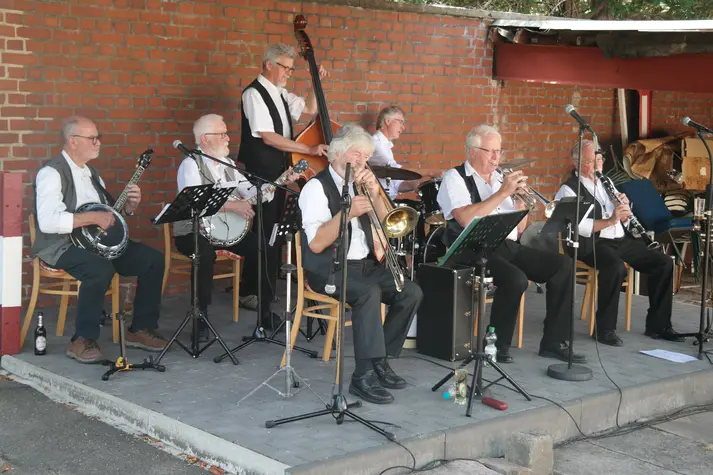Sleepy Town Jazzband auf der Gartenbühne