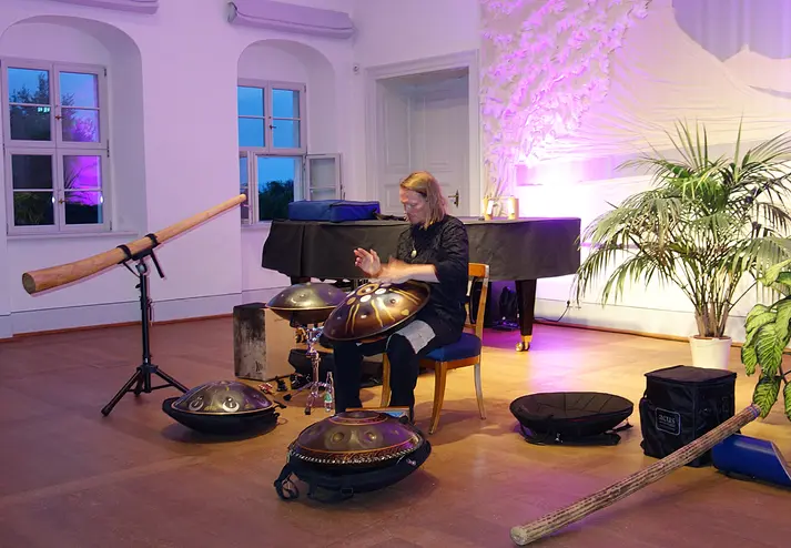 Musikalische Begleitung durch Rolf Predotka