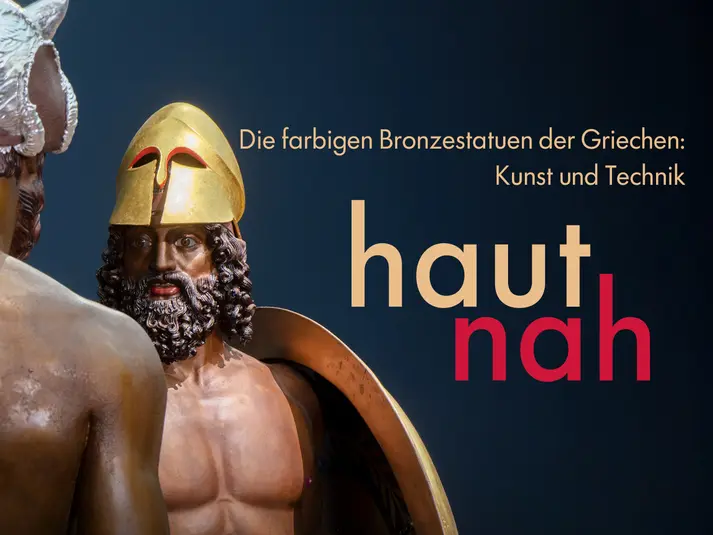 zwei farbige Bronzestatuen