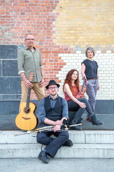 Die Folkgruppe Cara