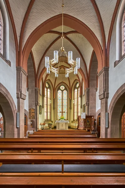 Innenaufnahme Gustav-Adolf-Kirche mit Blick auf den Altar.
