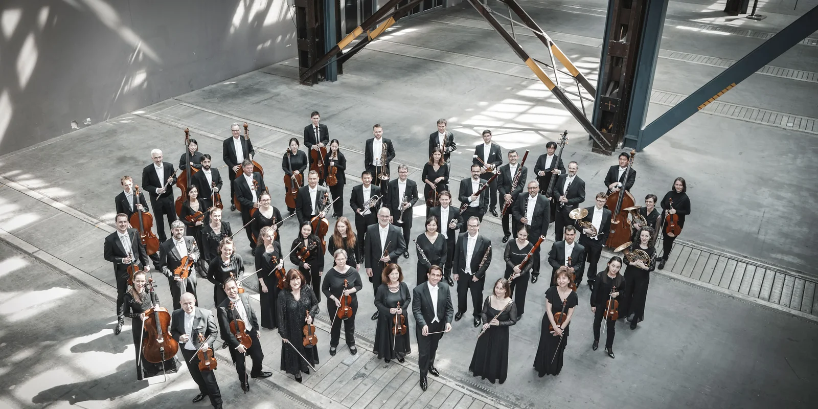 Das Göttinger Symphonieorchester musiziert das Uslarer Publikum schwungvoll in das neue Jahr.