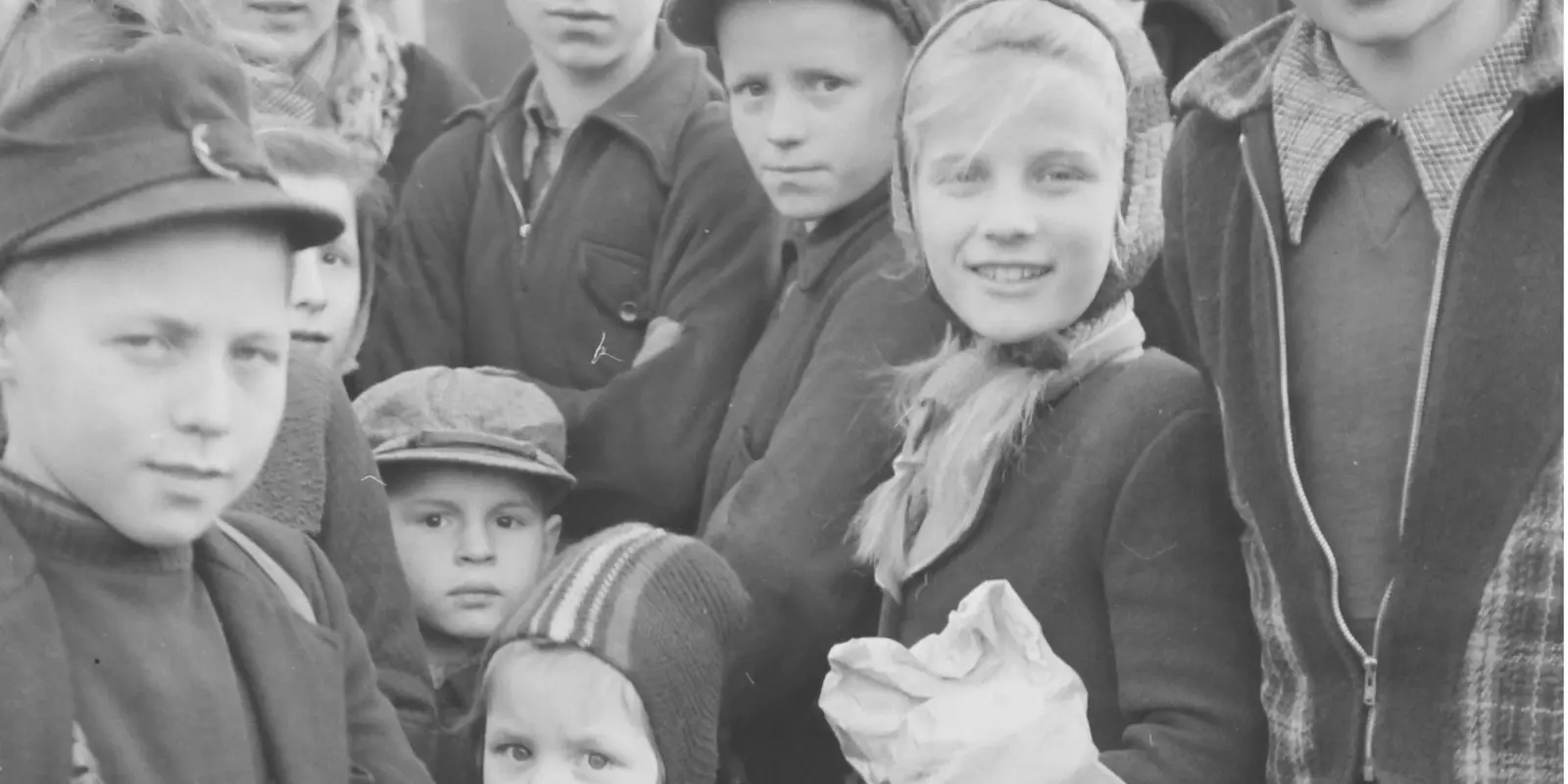 Ein Foto mit Kindern im Lager Friedland