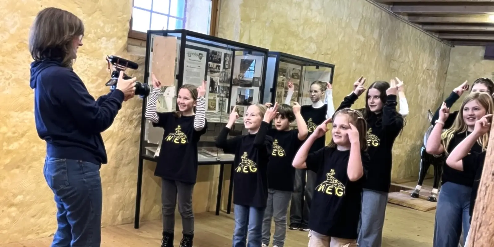Teilnehmende des Projekts "Songs für coole Kids" beim Videodreh