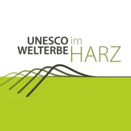 Das grün-weiße Logo des UNESCO-Welterbe im Harz