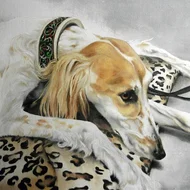 Acryl, liegender Windhund auf Leo-Print-Decke