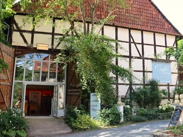 Haus und Hofladen außen_Klosterhof Brunshausen.JPG