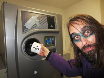 Andy Strauss Dosenpfand3_Ian Budiman.jpeg