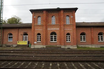 Blick auf den Bahnhof Salzderhelden von den Gleisen