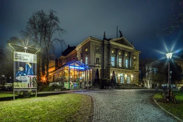 Außenaufnahme Nacht Göttingen Deutsches Theater