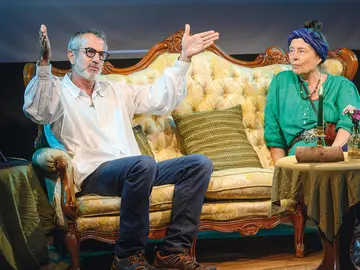 Gespräch auf dem Sofa bei Meet the master