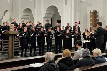 Der Chor des Jungen Ensembles Berlin in der St. Paulus-Kirche in Göttingen