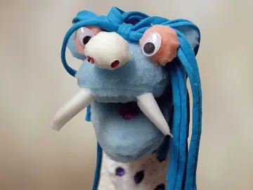 Eine Mini-Klappmaul-Figur