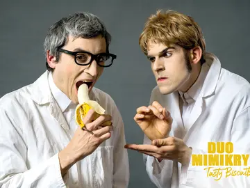 Duo Mimikry essen Banane und Keks