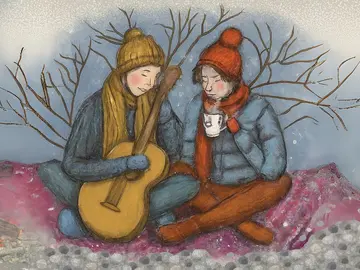 Zwei Menschen mit einer Gitarre und einer Tasse Kakao am Lagerfeuer draußen im Winter