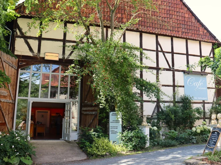 Haus und Hofladen außen_Klosterhof Brunshausen.JPG