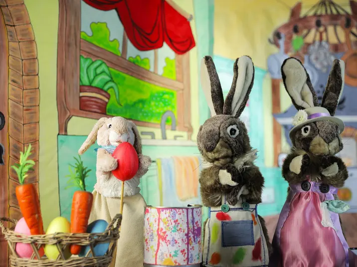 Familie Hase in der Küche.jpg