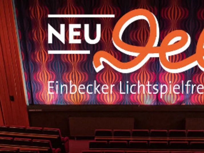 Innenansicht Kinosaal und Neu-Deli Logo