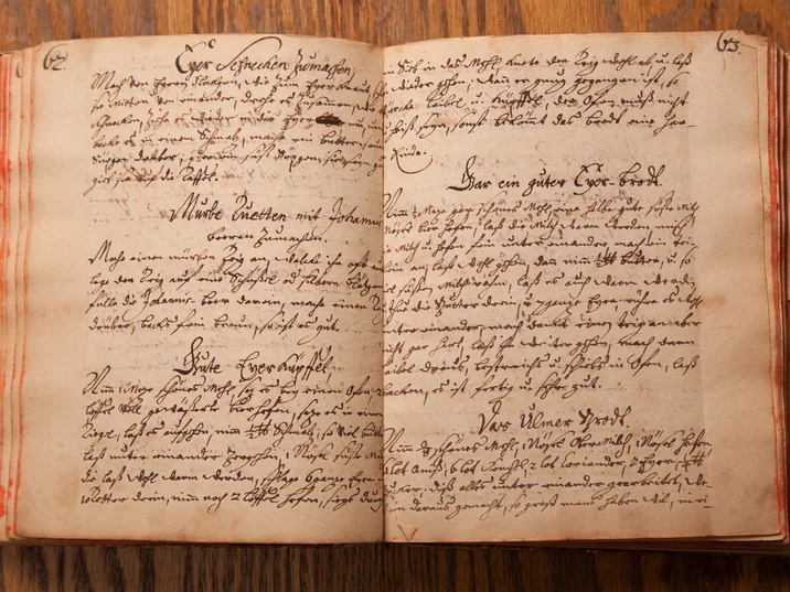 Ein offenes altes Buch
