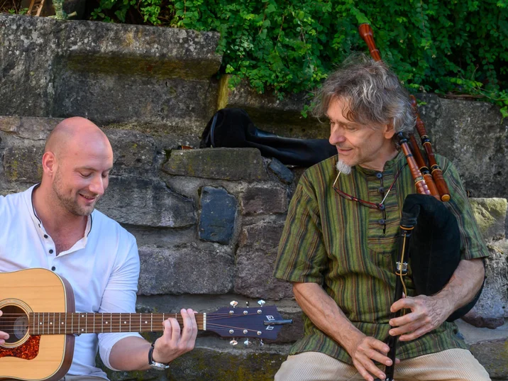 Heiko Brockhausen und Igor Michel beim Picknick im Park